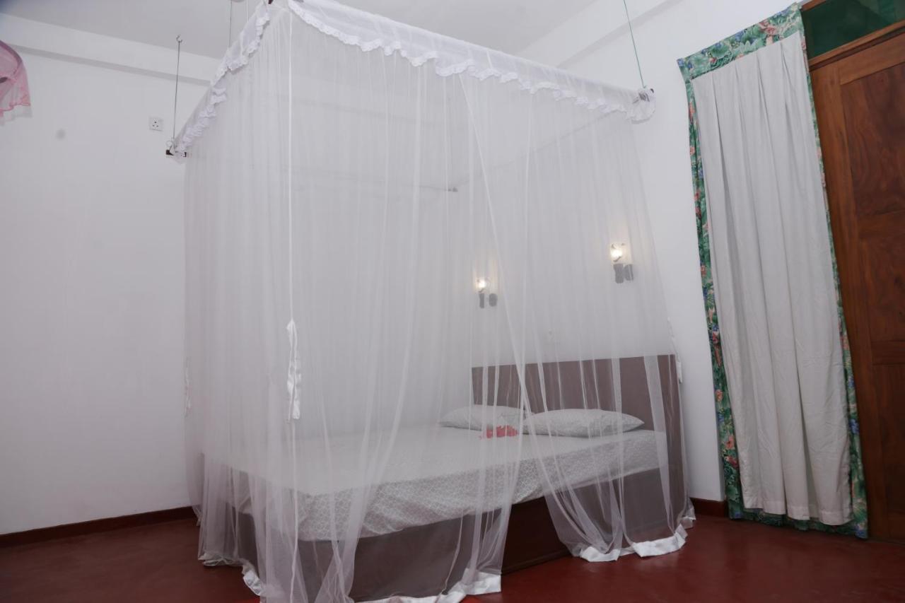 Bed and Breakfast Vivid Lanka Bentota Esterno foto