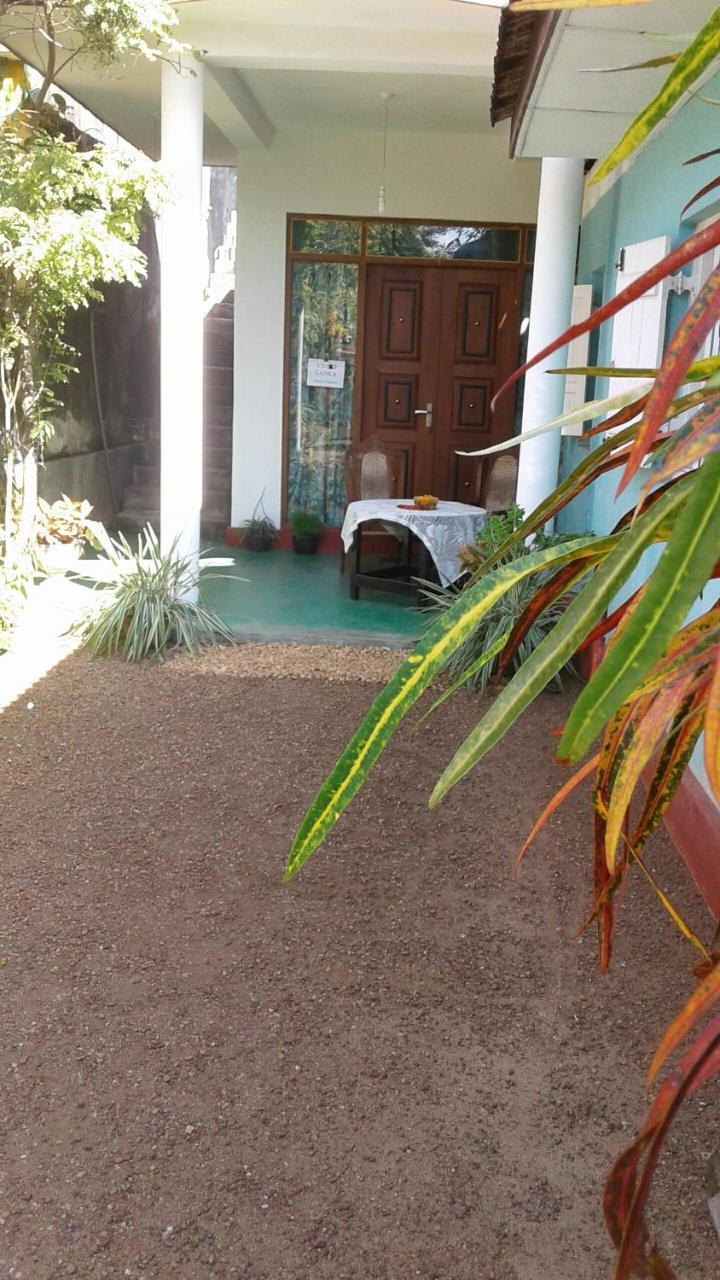 Bed and Breakfast Vivid Lanka Bentota Esterno foto